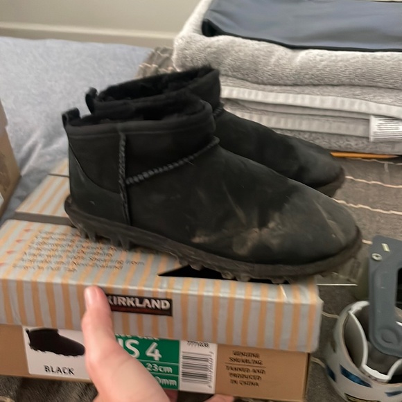 Kids shearling ugg black boot size 4 - Picture 1 of 8